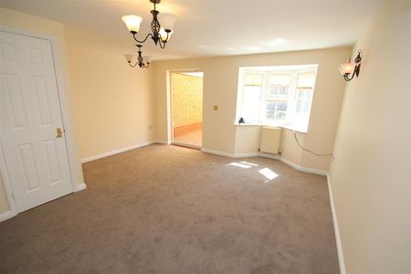 3 bedroom End Terraced to let - Photo 3