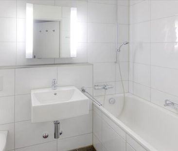 QUIET AND CENTRAL - Photo 5