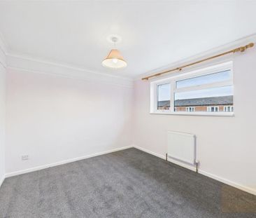 3 bedroom end of terrace house to rent - Photo 4