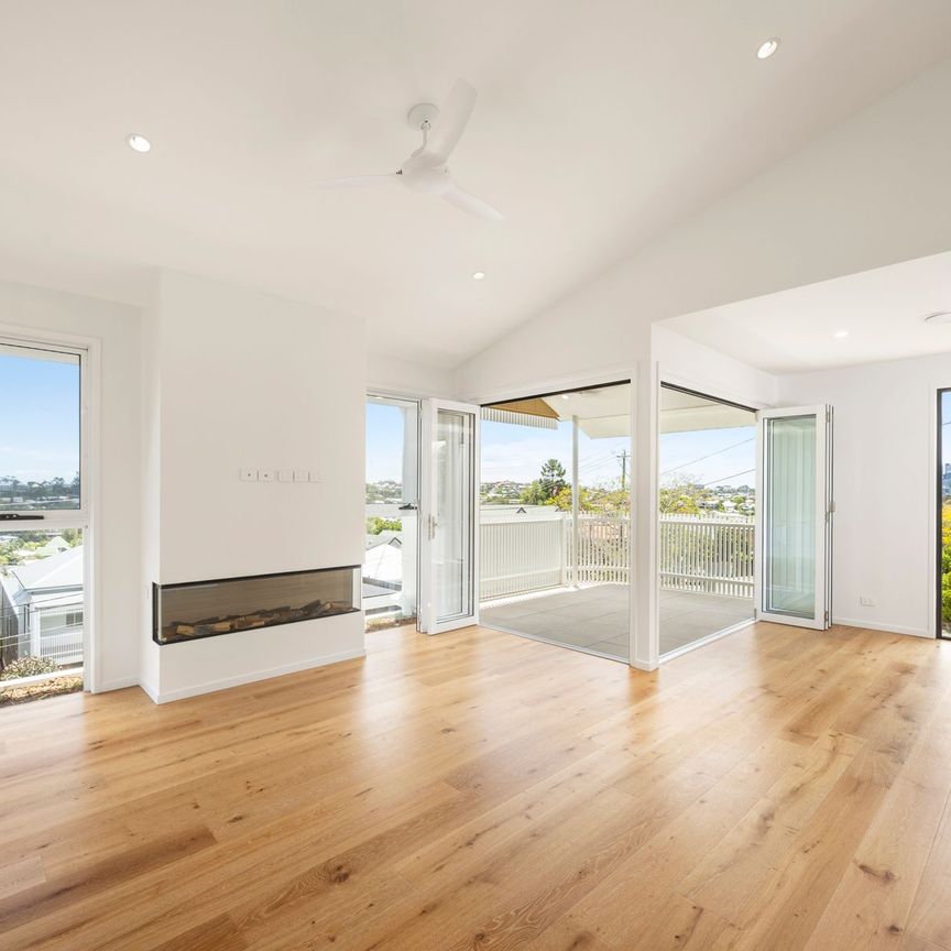 Luxury Living With Brisbane's Best Views - 3 Bed | 2.5 Bath | 3 Car | Premium Inclusions - Photo 1