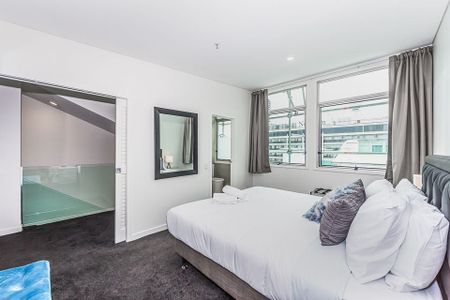 Penthouse with Spectacular Harbour Views - Photo 5