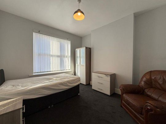 1 bedroom in a house share to rent - Photo 1