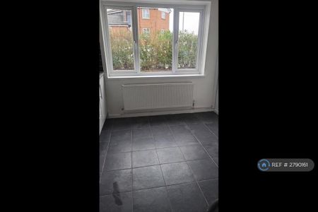 3 bedroom end of terrace house to rent - Photo 4