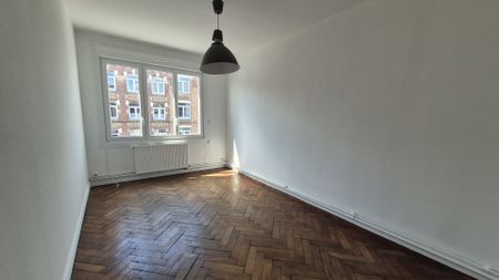 Location Appartement 4 pièces 81m² LILLE 59000 - Photo 4