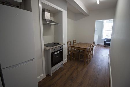 4 bedroom townhouse to rent - Photo 2