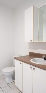 1 CH - 1 SDB - Saint-Charles-Borromée - $1,095 /mo - Photo 4