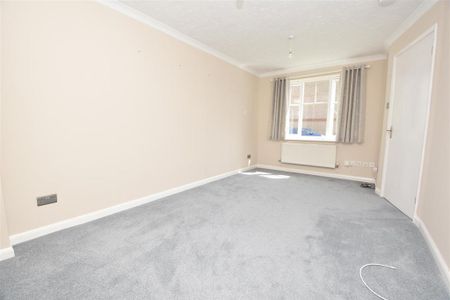 2 bedroom end of terrace house to rent - Photo 2
