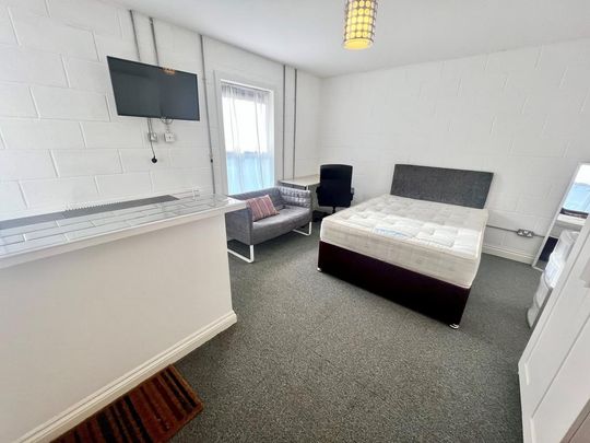 Studio to rent - Photo 1