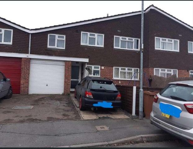 Yew Tree Crescent, Melton Mowbray, LE13 - Photo 1
