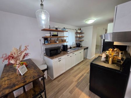 For Lease - 54 Shakespeare Crescent, Barrie, Ontario - Photo 2