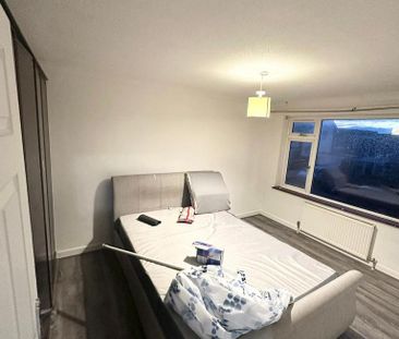 3 bedroom end of terrace house to rent - Photo 5