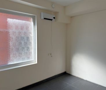 Gelijkvloers appartement met 4 slaapkamers en tuin - Photo 1