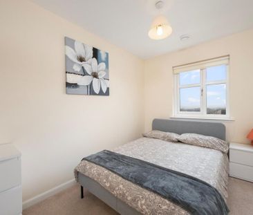 2 bedroom end of terrace house to rent - Photo 2