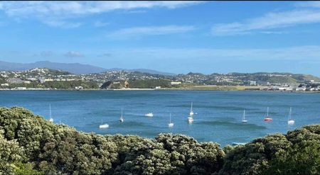 Sea views, flat lawn, close to shops & beach - Photo 3