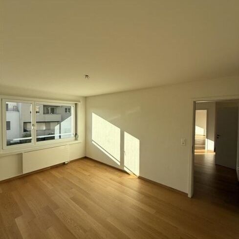 Appartement calme de 3,5 pièces dans un emplacement de choix : la vie urbaine rencontre l’idylle naturelle - Foto 1