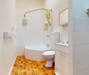 A Quiet Family Home in Carlton - Photo 3