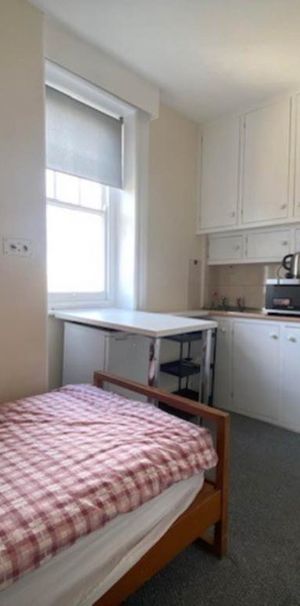 Studio to rent - Photo 1