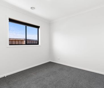 28 Bushranger Circuit Beveridge FOR RENT - Photo 2