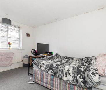 6 bedroom detached house to rent - Photo 4