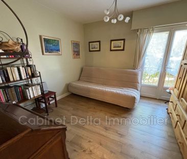 Location Appartement 3 pièces 70m² SANARY SUR MER 83110 - Photo 3