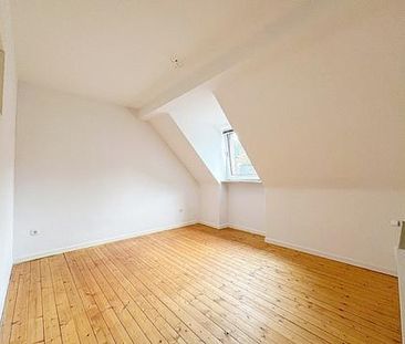 Schöne ca. 57m² 2-Zimmer-Dachgeschoss-Wohnung mit Blick über die Ha... - Photo 3