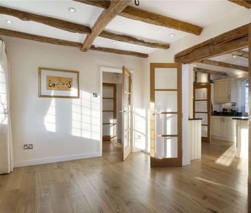 Offered in immaculate condition with space and character in abundan... - Photo 2