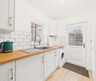 2 bedroom semi-detached house to rent - Photo 6