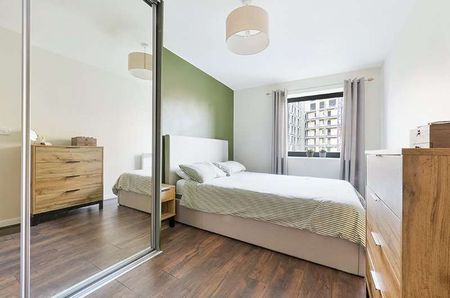 Stunning 2-bedroom apartment located on the upper floor of this development, offering convenience and accessibility. - Photo 2