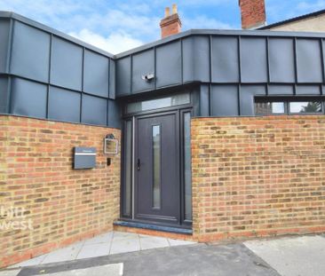 2 bedroom semi-detached bungalow to rent - Photo 4