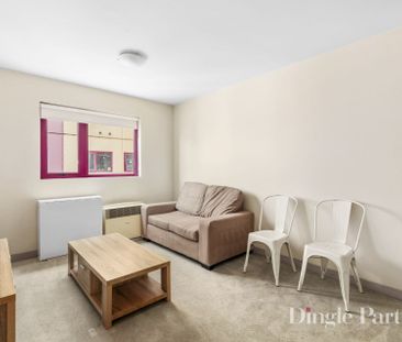 FURNISHED APARTMENT IN PRIME CARLTON POCKET - Photo 3