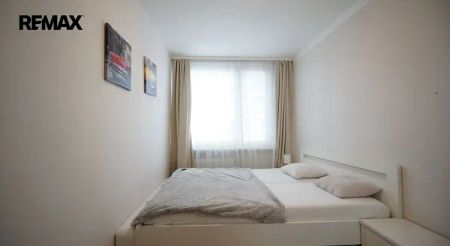 Pronájem bytu 3+kk s balkonem na rozhraní Praha 3 a Praha 9, ul. Odlehlá - Photo 2