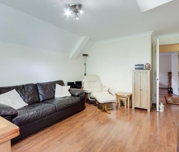 1 bedroom in a flat share to rent - Photo 3