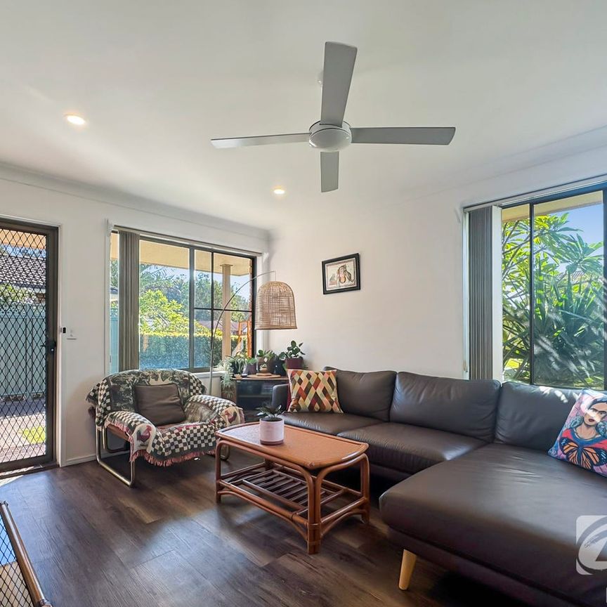 Freshly Updated 2 Bedroom Villa in a Quiet, Convenient Location - Photo 1