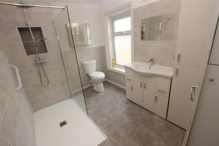 2 bedroom terraced house to rent - Photo 4