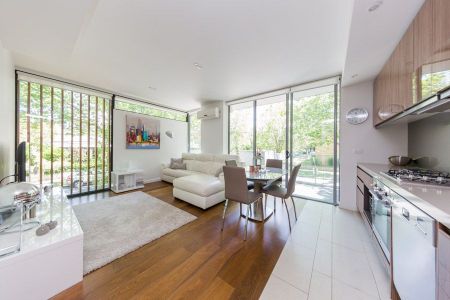 Designer Living – Just Bring Your Suitcase - Photo 2