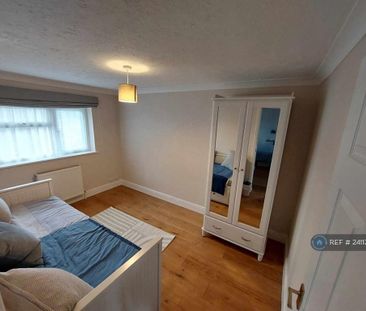 3 bedroom end of terrace house to rent - Photo 3