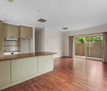 “Low-Maintenance Living in Prime Location - 3 Bedroom Courtyard Home” - Photo 3