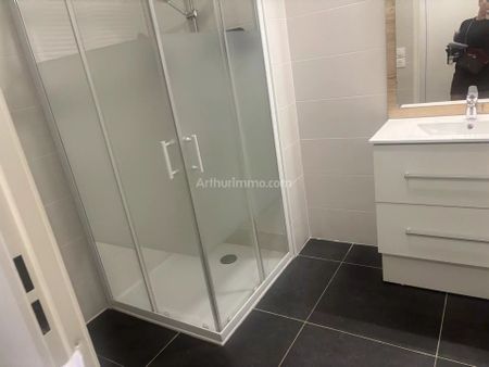 Location Appartement 2 pièces 54 m2 à Saint-Raphaël - Photo 3