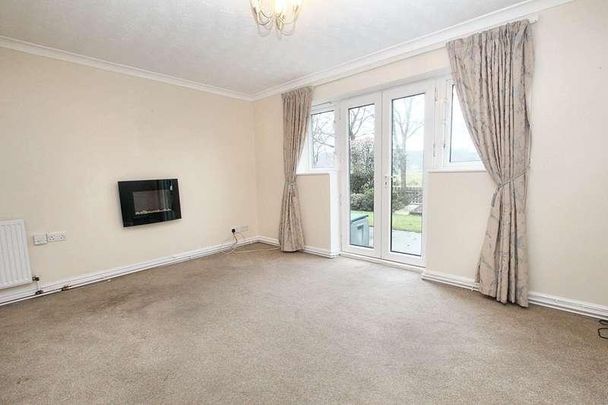 Park View, Littleborough, OL15 - Photo 1