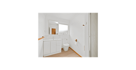 A Charming Country-Style Home with a Lush - Photo 5