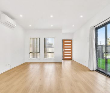 Stunning 4 Bedroom Home with All the Bells & Whistles - Photo 6