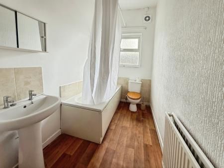 2 bedroom Terraced House To Let - Photo 5