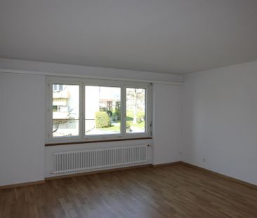 sonnige 1-Zimmerwohnung in zentraler Lage mit Schwimmbad! - Photo 1