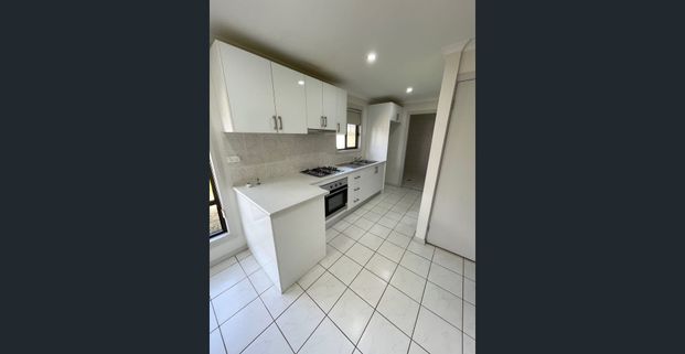Fantaqstic 2 bedroom granny flat! - Photo 1