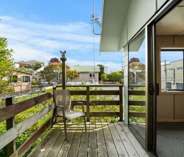 Sunny, stylish and sparkling new - Photo 6