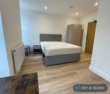 1 bedroom in a house share to rent - Photo 2