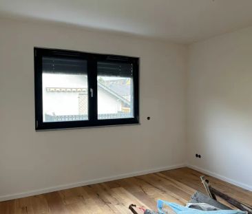 NEUBAU: Exklusive 3-Zimmer-Wohnung mit Balkon in Refrath - Photo 3