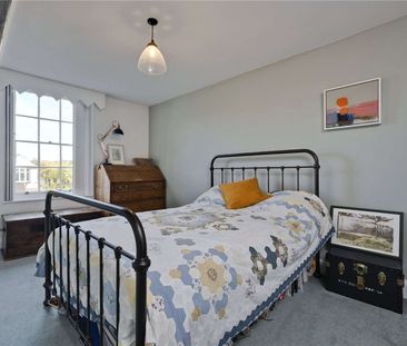 A delightful wing of a converted former Vicarage in an elevated and... - Photo 2