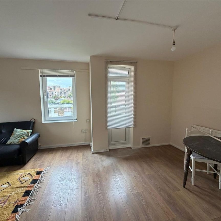 4 Bed Maisonette, Rogers Road, E16 - Photo 1