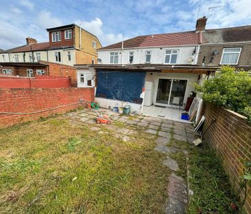 4 bedroom terraced house to rent - Photo 6